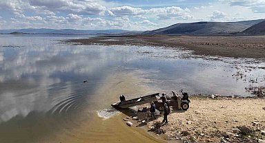 Çavuşçu Gölü çatlamış topraktan göl görünümüne kavuşmaya başladı