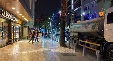Çayırova'da bayram öncesi cadde ve sokaklar yıkanıyor