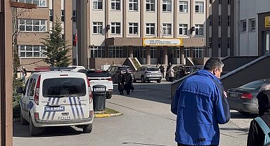 Çekmeköy'de lisede bıçaklı saldırı: 1 öğrenci, 2 öğretmen ve arkadaşını bıçakladı