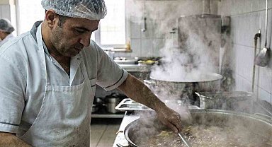 Çelebi; "Okul yemekhanelerinde alınmayan tedbirlerin bedelini öğrenciler ödemesin"