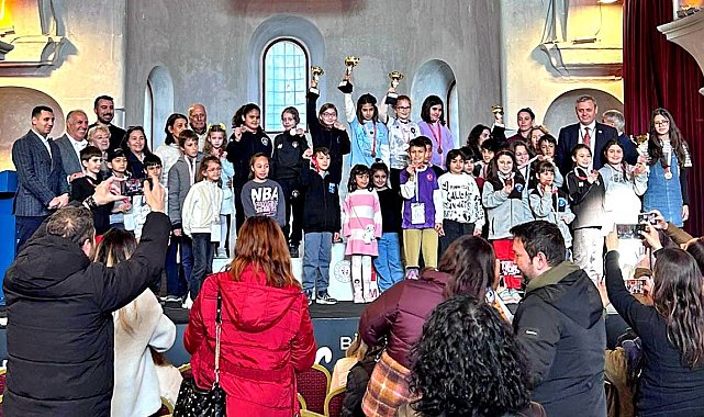 Çeşme'de Dünya Kadınlar Günü'ne özel satranç turnuvası