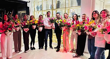 Çiçekler kadınların elinde sanat eserine dönüştü