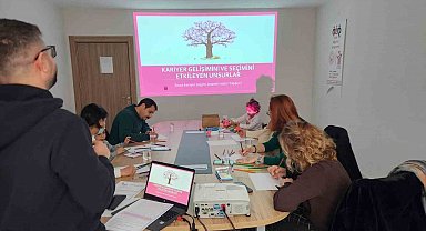 Çiftler saygılı bir evliliğe, aileler çocuklarını görmeye ve duymaya hazırlanıyor