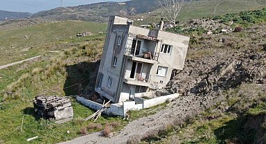 Çiğli'de çöp tesisinin neden olduğu heyelan mahalleyi yutuyor