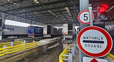 Çikolata dolu çantadan 220 bin Euro çıktı