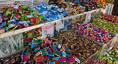 Çikolata ve şekerlemeler tezgahları şenlendirdi