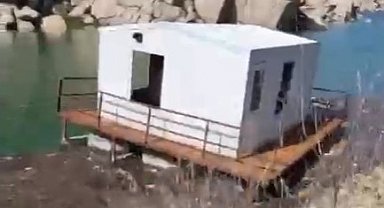 Çine Barajı'nda yüzen ev