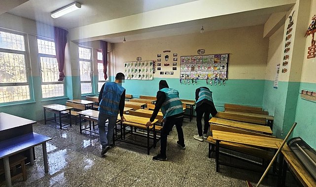 Cizre'de denetimli serbestlik yükümlüleri 16 ayda 212 okulu temizledi