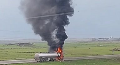 Cizre'de seyir halindeki tır alev topuna döndü