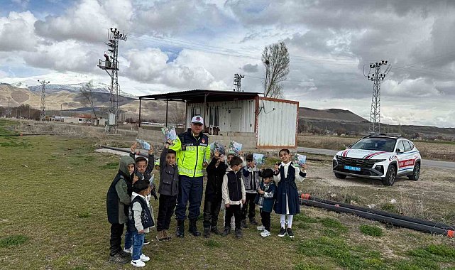 Çocukların bayram harçlıkları jandarmadan