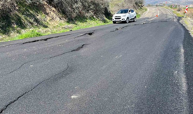 Çökmelerin olduğu yol kazalara davetiye çıkarıyor