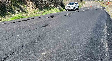 Çökmelerin olduğu yol kazalara davetiye çıkarıyor