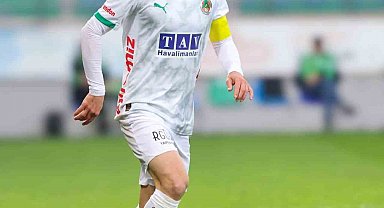 Corendon Alanyaspor kaptanı Efecan Karaca ameliyat edildi