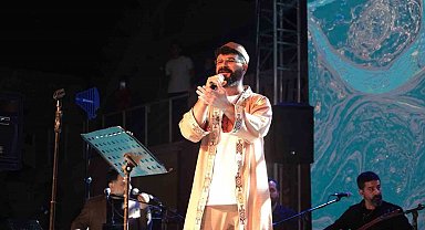 Çorum'da binlerce kişi ilahi ve ezgilerle golu gecede bir araya geldi