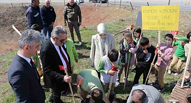 Cumayeri'nde fidanlar toprakla buluştu