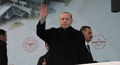 Cumhurbaşkanı Erdoğan: "Etrafımızda füzeler uçuşuyor ama ana muhalefetin umurunda bile değil"