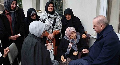 Cumhurbaşkanı Erdoğan, Rize'de komşularıyla bayramlaştı