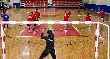 DBB Kadın Hentbol Takımı 1. Lig yolunda