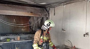 Defne'de iş yeri alevlere teslim oldu