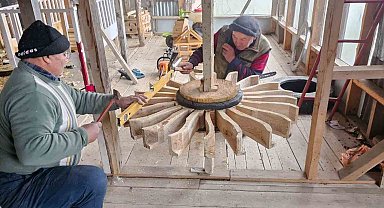 Değirmenlerin dönmesi onun ellerinde