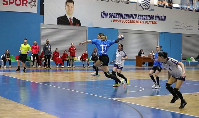 Denizin kızları nefes kesen maçta Üsküdar'ı devirdi