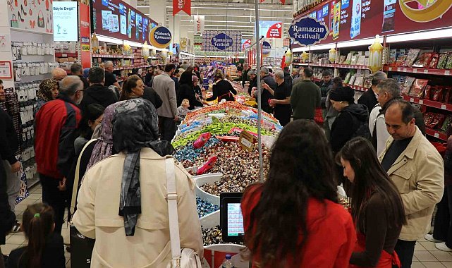 Denizli'de Ramazan Bayramı öncesi indirim kampanyaları yoğun ilgi görüyor