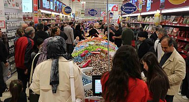 Denizli'de Ramazan Bayramı öncesi indirim kampanyaları yoğun ilgi görüyor