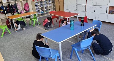 Deprem anında hayat kurtaran kuralları öğrendiler