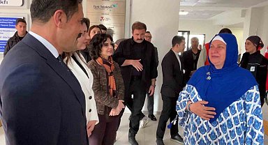 Deprem enkazından 4.günde kurtarılan kadın, 2 gün önce anahtarını teslim aldığı yeni yuvası için göz yaşları içerisinde devlete teşekkür etti