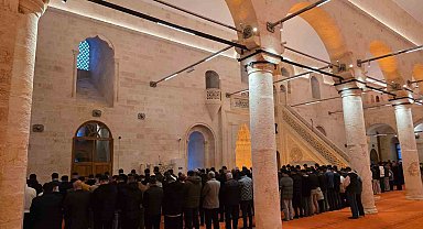 Depremde hasar gören tarihi Selahattin Eyyubi Camii yeniden ibadete açıldı