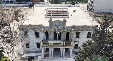 Depremde zarar gören tarihi valilik binası aslına uygun şekilde inşa ediliyor