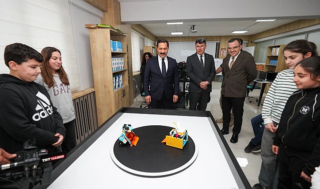 Depremin izlerinin silindiği kentte, 1540 takım, robot yarışmasında derece yapmak için mücadele verecek