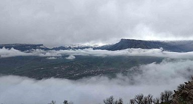 Derecik'te sisli manzara mest etti