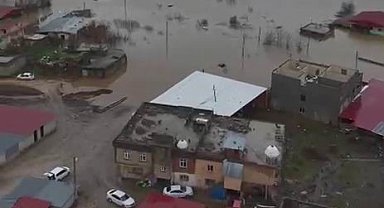 Dereler taştı, mahalle sular altında kaldı