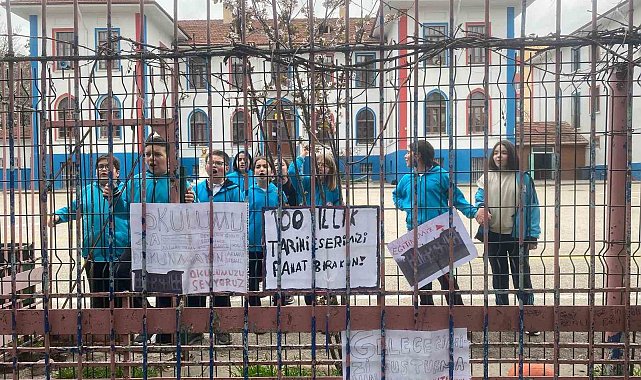 Devir kararı verilen Mimar Kemal Ortaokulu öğrenci ve velilerinden tepki