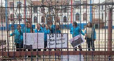 Devir kararı verilen Mimar Kemal Ortaokulu öğrenci ve velilerinden tepki