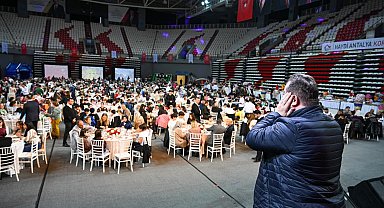 Devlet koruması altındaki çocuklar, koruyucu aileler ve yeni evli çiftler aynı sofrada buluştu