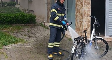 Devrek'te garaja park edilen elektrikli bisiklet yandı