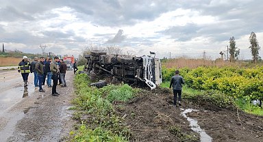 Devrilen tankerden litrelerce akaryakıt portakal bahçesine aktı