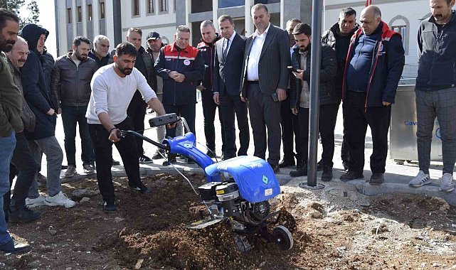 Dicle'de modern bağcılığa yönelik çiftçilere tarım aletleri dağıtıldı