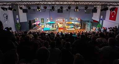 Didim'de 'Kadın Kadına Özgürlük' oyunu sanatseverlerle buluştu