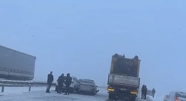Diyarbakır'da 10 araçlı zincirleme kaza