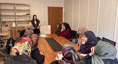 Diyarbakır'da kadın sağlığı eğitim programı devam ediyor