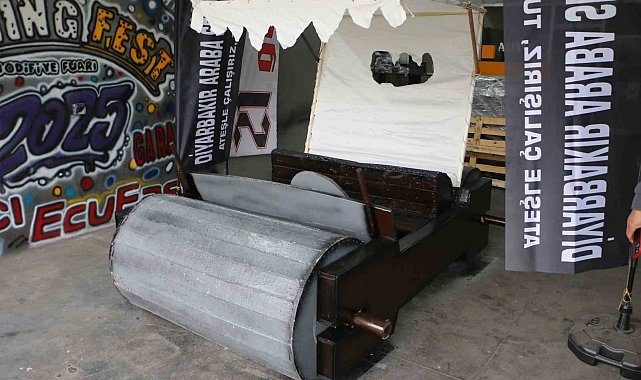 Diyarbakır'da modifiye tutkunlarının "Taş Devri" aracına yoğun ilgi