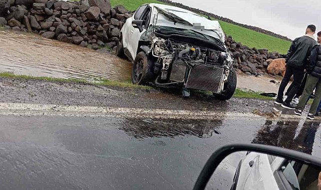 Diyarbakır'da otomobil takla attı: 2 yaralı