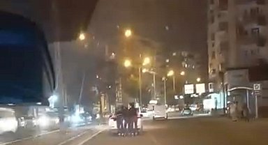 Diyarbakır'da patenli gençlerin tehlikeli yolculuğu