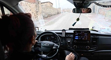 Diyarbakır'ın tek kadın ambulans şoförü 5 yıldır hayat kurtarmak için zamanla yarışıyor