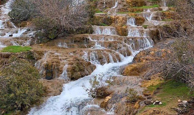 Doğaseverlerden Başdeğirmen Şelalesi'ne yoğun ilgi
