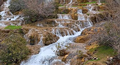 Doğaseverlerden Başdeğirmen Şelalesi'ne yoğun ilgi