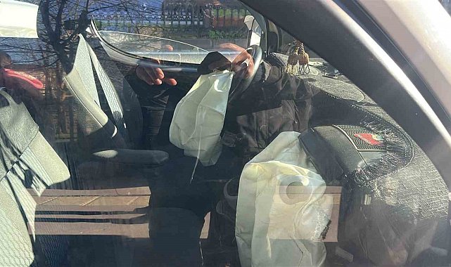 Dolmuş kazasında hava yastığı açıldı: 1 yolcu yaralandı